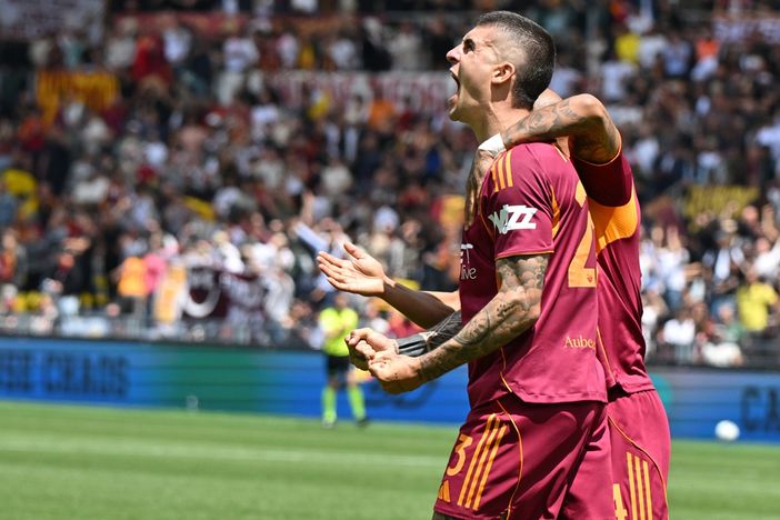 La Roma vince il derby e sale al quarto posto, Mancini stende la Lazio La Roma vince il derby e sale al quarto posto, Mancini stende la Lazio