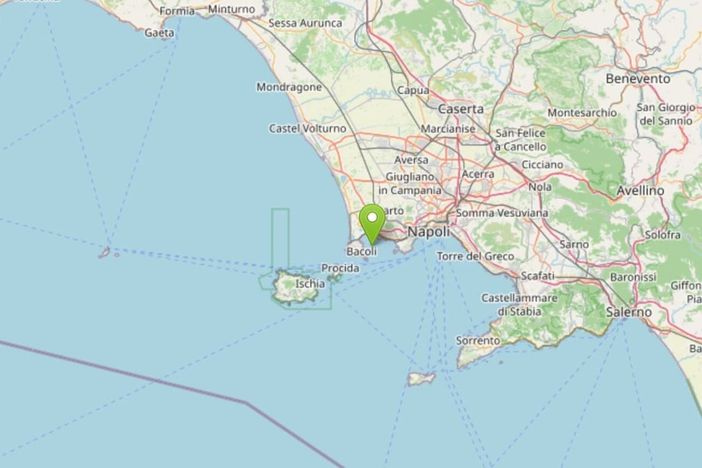 Napoli, forte scossa di magnitudo 4.4 nei Campi Flegrei Napoli, forte scossa di magnitudo 4.4 nei Campi Flegrei