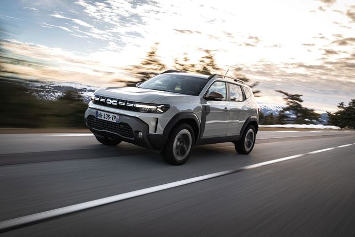 Dacia Duster e Bigster si rinnovano con il nuovo Hybrid-Gpl 150 4×4 automatico Dacia Duster e Bigster si rinnovano con il nuovo Hybrid-Gpl 150 4×4 automatico