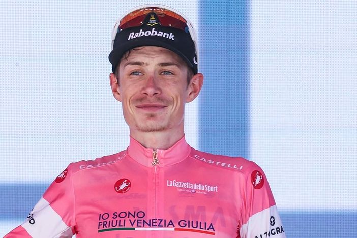 Vingegaard cala il poker, vince la 16^ tappa e consolida la maglia rosa Vingegaard cala il poker, vince la 16^ tappa e consolida la maglia rosa