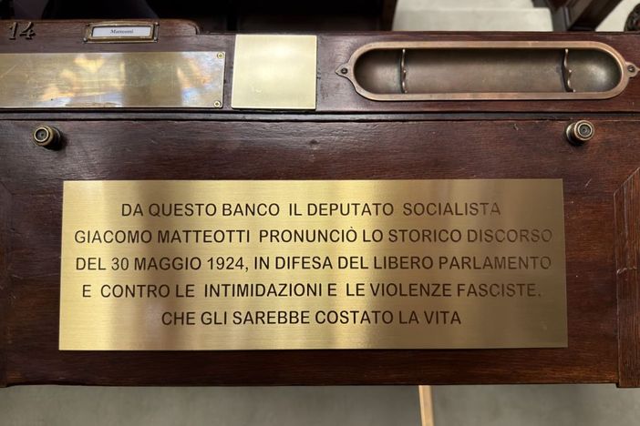Camera, una targa sullo scranno di Matteotti. Fontana “Omaggio alla sua memoria” Camera, una targa sullo scranno di Matteotti. Fontana “Omaggio alla sua memoria”