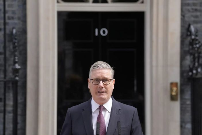 Uk, il premier Starmer annuncia le dimissioni