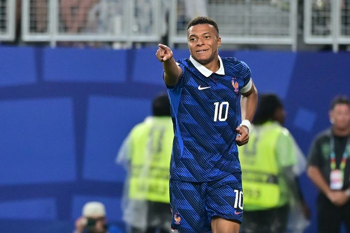 Pioggia e fulmini non fermano la Francia, Iraq al tappeto per 3-0 Pioggia e fulmini non fermano la Francia, Iraq al tappeto per 3-0