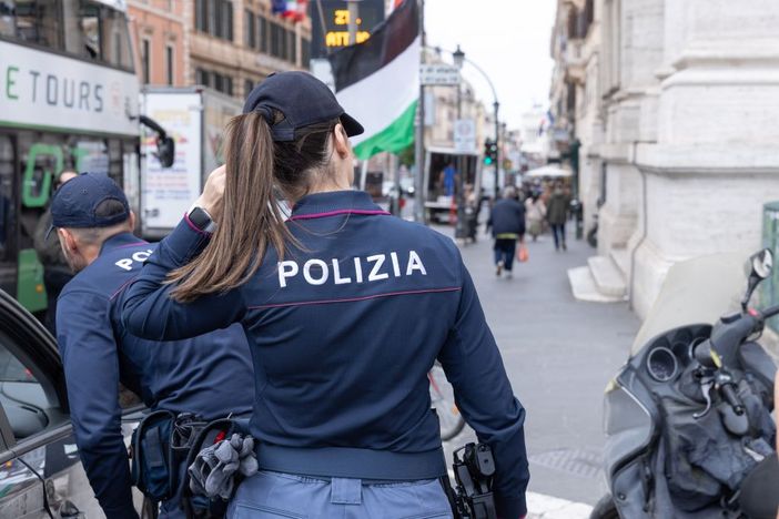 Triplice omicidio a Roma, uccisi a coltellate una coppia e la figlia di 6 anni Triplice omicidio a Roma, uccisi a coltellate una coppia e la figlia di 6 anni
