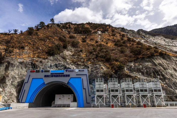Cina, l’IA gestirà una maxi centrale di energia idroelettrica, eolica e solare Cina, l’IA gestirà una maxi centrale di energia idroelettrica, eolica e solare