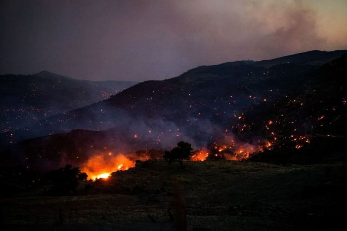 Grecia, situazione critica a Creta per gli incendi con 8 mila evacuati