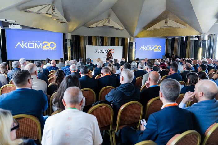 Aikom Technology celebra vent'anni a Rimini: "Attraversare la nebbia del mercato con coraggio e visione"