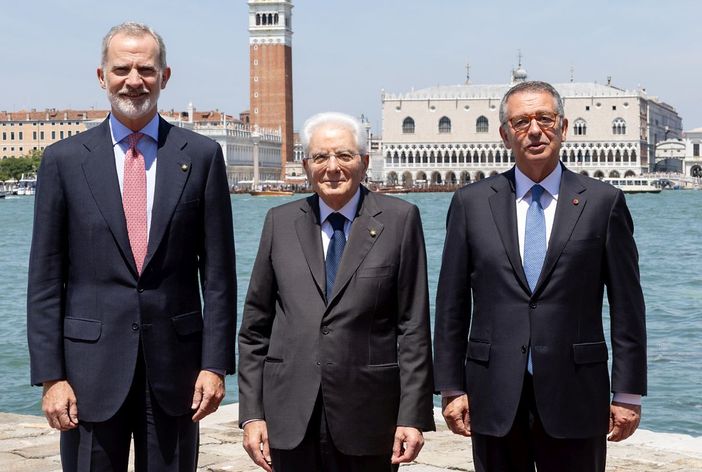 IA, Mattarella “Pochissimi privati travolgono ogni regola, l’Ue agisca” IA, Mattarella “Pochissimi privati travolgono ogni regola, l’Ue agisca”