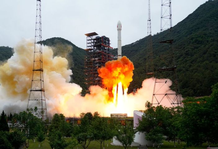 La Cina lancia un nuovo satellite nello spazio