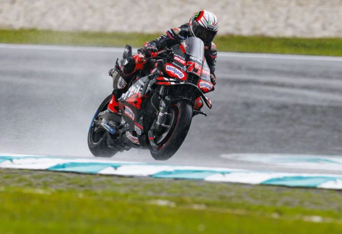 Meteo variabile e caos a Sepang: Bagnaia e Bezzecchi in Q1
