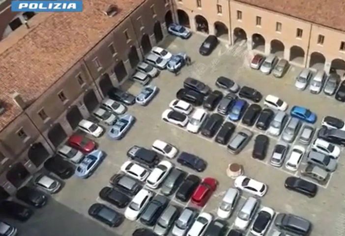 Finto poliziotto rapina anziana, due arresti tra Venezia e Salerno Finto poliziotto rapina anziana, due arresti tra Venezia e Salerno