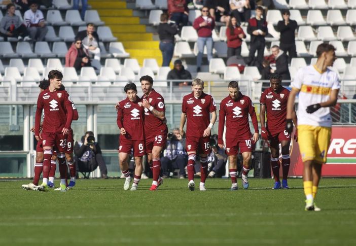 Torino-Lecce 1-0, decide un gol di Adams Torino-Lecce 1-0, decide un gol di Adams