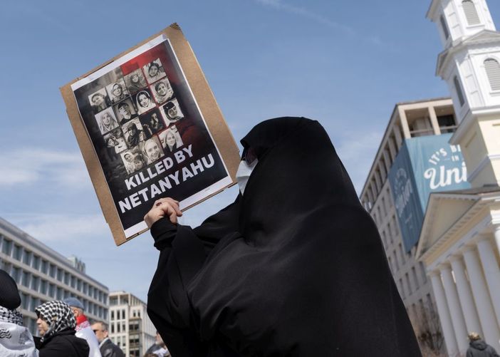 Iran, Pasdaran “Daremo la caccia a Netanyahu e lo uccideremo”