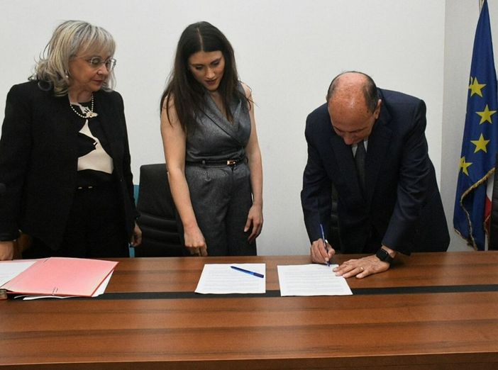Sicilia, assunzioni record in Regione: firmati 116 contratti a tempo indeterminato Sicilia, assunzioni record in Regione: firmati 116 contratti a tempo indeterminato
