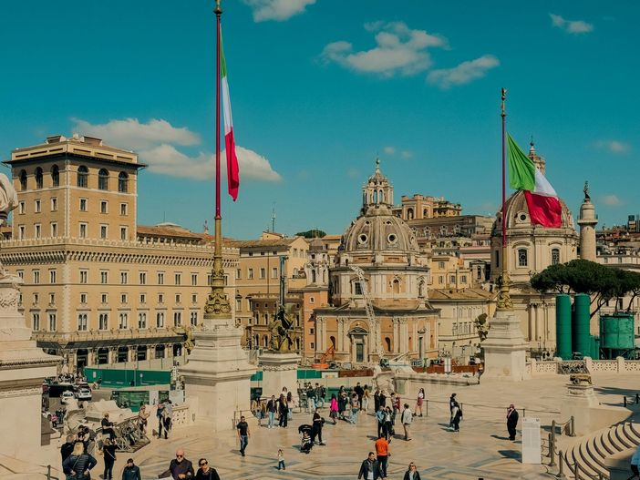 Manovra, Gualtieri: «Serve più coraggio. Così si frena la crescita»