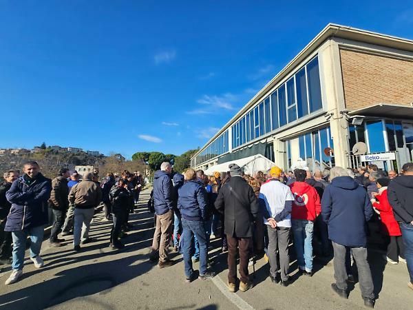 Fine di un’era per Beko a Siena: la fabbrica chiude, ora la Regione cerca nuovi investitori