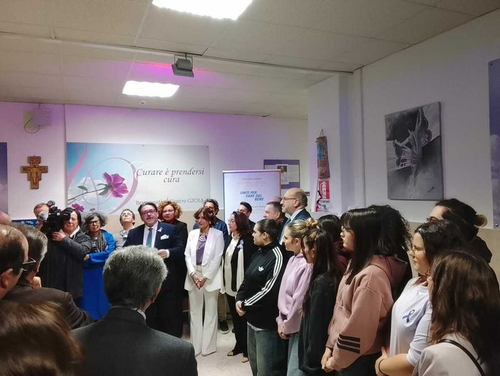A Chiaromonte nasce la “Stanza Lilla”, un rifugio per i familiari dei pazienti con disturbi alimentari A Chiaromonte nasce la “Stanza Lilla”, un rifugio per i familiari dei pazienti con disturbi alimentari