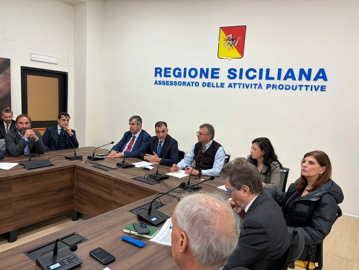 Semiconduttori, l’accordo per il polo STMicroelectronics: 300 milioni dalla Regione e migliaia di nuovi posti a Catania Semiconduttori, l’accordo per il polo STMicroelectronics: 300 milioni dalla Regione e migliaia di nuovi posti a Catania