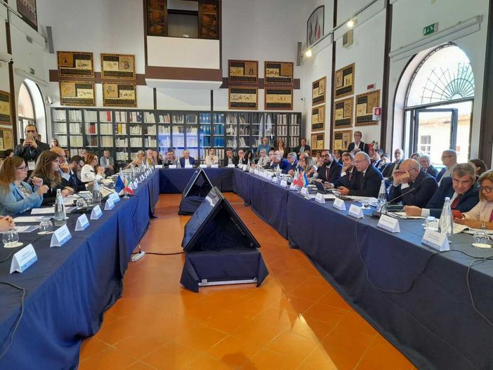 Fondi Ue, la Sicilia riprogramma il Fesr: 192 milioni in più per l'edilizia popolare e sociale Fondi Ue, la Sicilia riprogramma il Fesr: 192 milioni in più per l'edilizia popolare e sociale