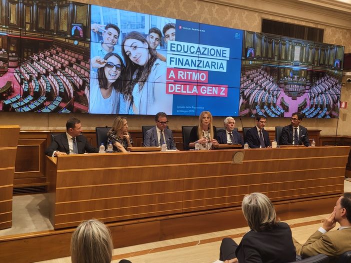 Generazione Z e denaro: social network come banchi di scuola, ma solo un giovane su tre è finanziariamente alfabetizzato Generazione Z e denaro: social network come banchi di scuola, ma solo un giovane su tre è finanziariamente alfabetizzato