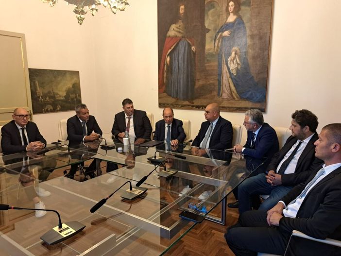 Ispica, il presidente Schifani riceve il nuovo sindaco Muraglie: al centro del vertice a Palazzo d'Orleans dissesto, strade e impianti sportivi Ispica, il presidente Schifani riceve il nuovo sindaco Muraglie: al centro del vertice a Palazzo d'Orleans dissesto, strade e impianti sportivi