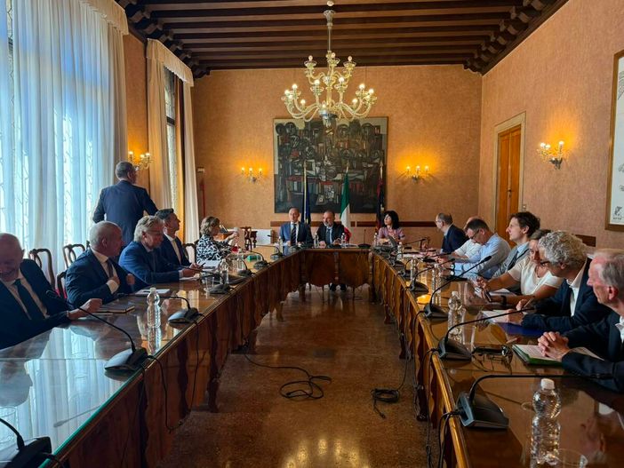 Credito alle imprese, Bitonci convoca il Tavolo Banche Venete: "Rafforziamo gli strumenti regionali e ripensiamo Veneto Sviluppo e Veneto Innovazione"