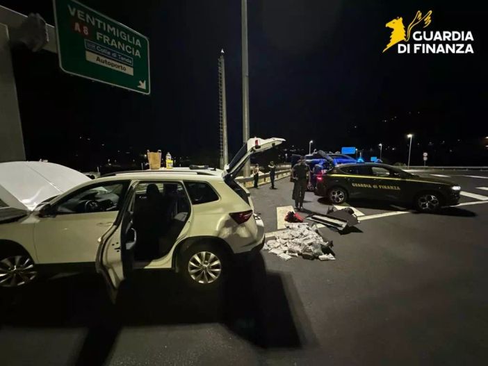 Arrestate al confine due donne con 18,5 Kg di cocaina e 54 Kg di hashish Arrestate al confine due donne con 18,5 Kg di cocaina e 54 Kg di hashish