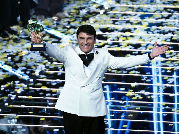 Sanremo, vince Sal Da Vinci. Passaggio di testimone Conti-De Martino Sanremo, vince Sal Da Vinci. Passaggio di testimone Conti-De Martino