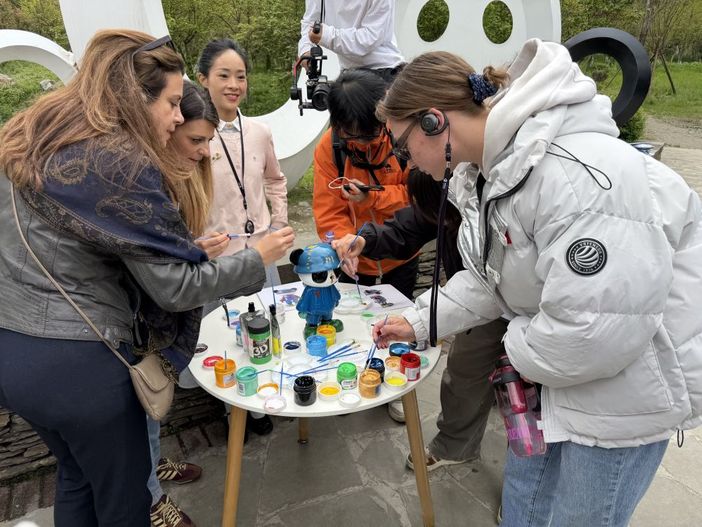 Cina, giovani di tutto il mondo scoprono l’armonia tra uomo e natura nel Sichuan
