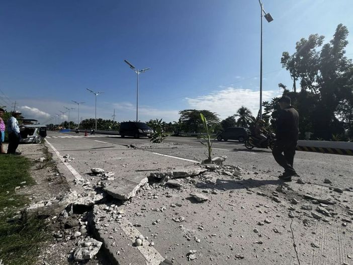 Terremoto di magnitudo 7.8 nelle Filippine, almeno 8 morti e 200 feriti Terremoto di magnitudo 7.8 nelle Filippine, almeno 8 morti e 200 feriti