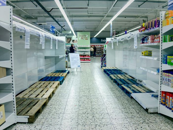 Dal panico al consumo: come la paura muove l'economia nelle crisi Dal panico al consumo: come la paura muove l'economia nelle crisi
