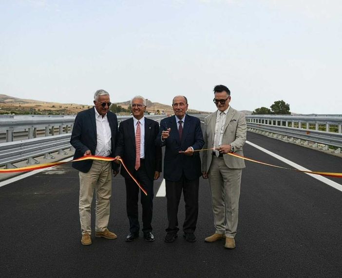 A19, il nuovo viadotto Alfio e la galleria Tremonzelli riaprono al traffico: Schifani promette l’accelerazione finale sul piano ammodernamento A19, il nuovo viadotto Alfio e la galleria Tremonzelli riaprono al traffico: Schifani promette l’accelerazione finale sul piano ammodernamento