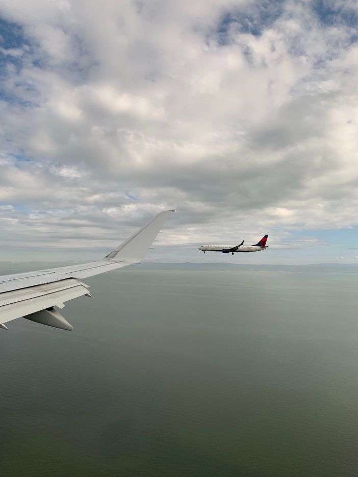 Il primo volo aereo green. Quanto costa al mondo volare?