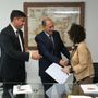 Stabilizzazione Asu, firmati i primi contratti a tempo indeterminato. Schifani: «Con il mio governo fine al precariato storico in Sicilia»