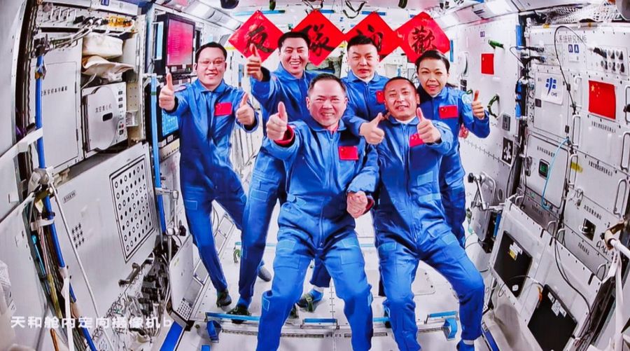 Cina, gli astronauti della Shenzhou-23 entrano nella stazione spaziale Tiangong Cina, gli astronauti della Shenzhou-23 entrano nella stazione spaziale Tiangong