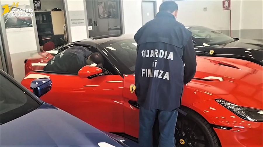 Scoperta maxi frode su importazione auto, anche Ferrari e Porsche Scoperta maxi frode su importazione auto, anche Ferrari e Porsche