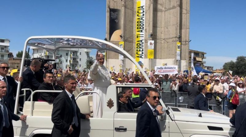 Il Papa ad Acerra “Un cambiamento di mentalità risanerà la Terra dei Fuochi” Il Papa ad Acerra “Un cambiamento di mentalità risanerà la Terra dei Fuochi”
