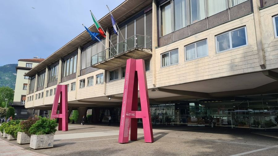 Giustizia senza barriere: il Trentino-Alto Adige lancia il progetto di traduzione integrale in tedesco di codici e testi giuridici italiani Giustizia senza barriere: il Trentino-Alto Adige lancia il progetto di traduzione integrale in tedesco di codici e testi giuridici italiani