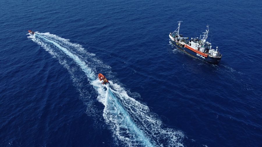 Il ciclone Harry ferma la nave di ResQ, l’organizzazione lancia la campagna “Insieme, torniamo in mare”
