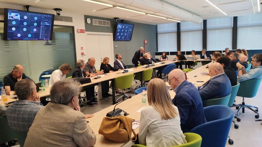 Accordo per il rinnovo del contratto dei ministeri, aumenti medi mensili 160 euro Accordo per il rinnovo del contratto dei ministeri, aumenti medi mensili 160 euro
