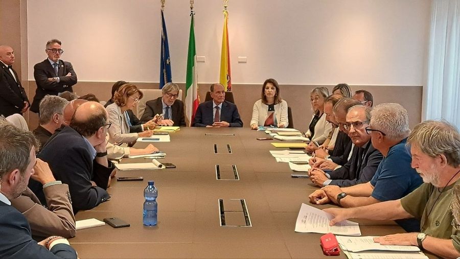 Schifani incontra i sindacati: "Vicini al personale. Direttive per il nuovo contratto e 10 milioni per il welfare" Schifani incontra i sindacati: "Vicini al personale. Direttive per il nuovo contratto e 10 milioni per il welfare"