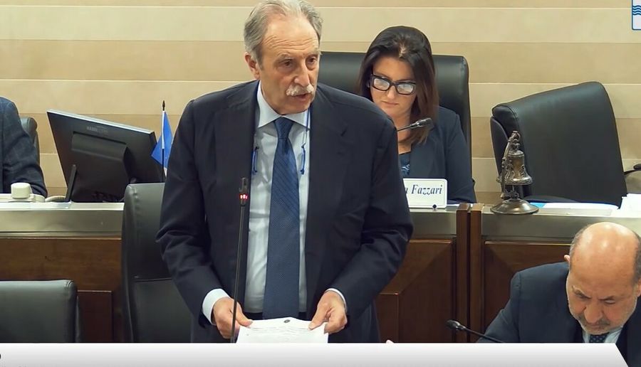 Indennità differita, Bardi rinuncia e corregge la norma: "Niente retroattività, operativo dal 2029" Indennità differita, Bardi rinuncia e corregge la norma: "Niente retroattività, operativo dal 2029"