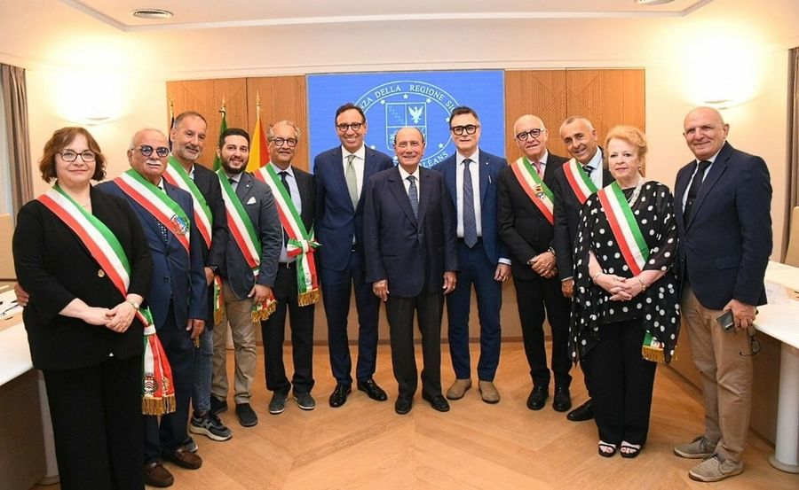 Palermo-Agrigento, firmato il protocollo da 21 milioni per i Comuni. Schifani: «Risarciamo la sofferenza dei territori» Palermo-Agrigento, firmato il protocollo da 21 milioni per i Comuni. Schifani: «Risarciamo la sofferenza dei territori»