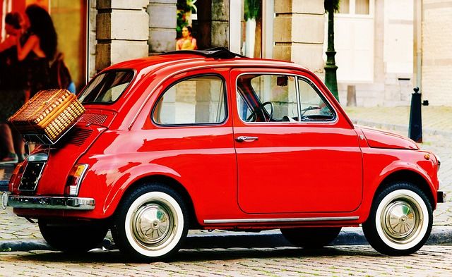 Nata il 4 luglio: la Fiat 500 ha spento 67 candeline tra storia del design e futuro (di Mirafiori) Nata il 4 luglio: la Fiat 500 ha spento 67 candeline tra storia del design e futuro (di Mirafiori)