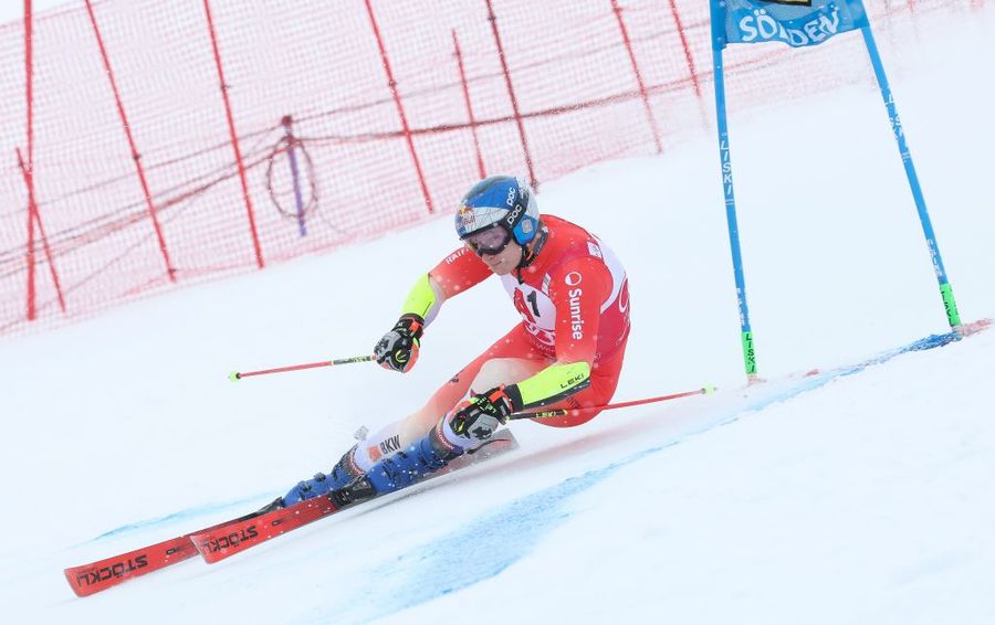 Marco Odermatt vince il primo gigante di Coppa del Mondo a Soelden