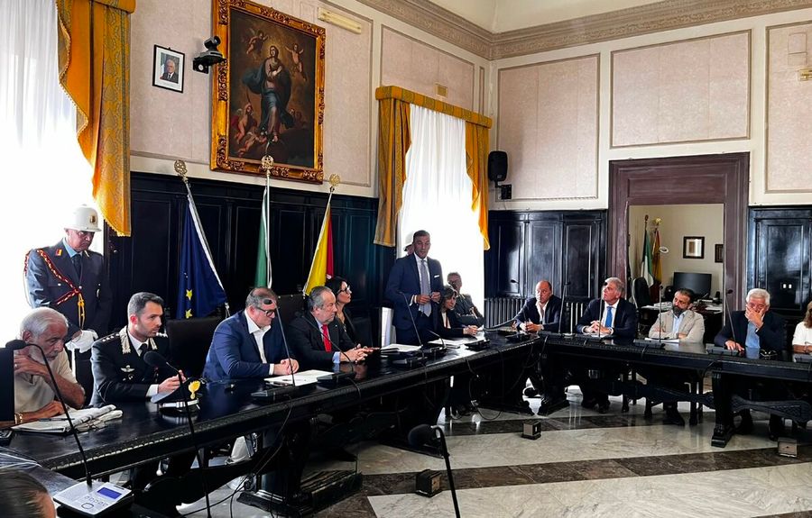 Racket e estorsioni, a Carini le istituzioni stringono un fronte comune. Tamajo: "Nessuno deve sentirsi solo" Racket e estorsioni, a Carini le istituzioni stringono un fronte comune. Tamajo: "Nessuno deve sentirsi solo"