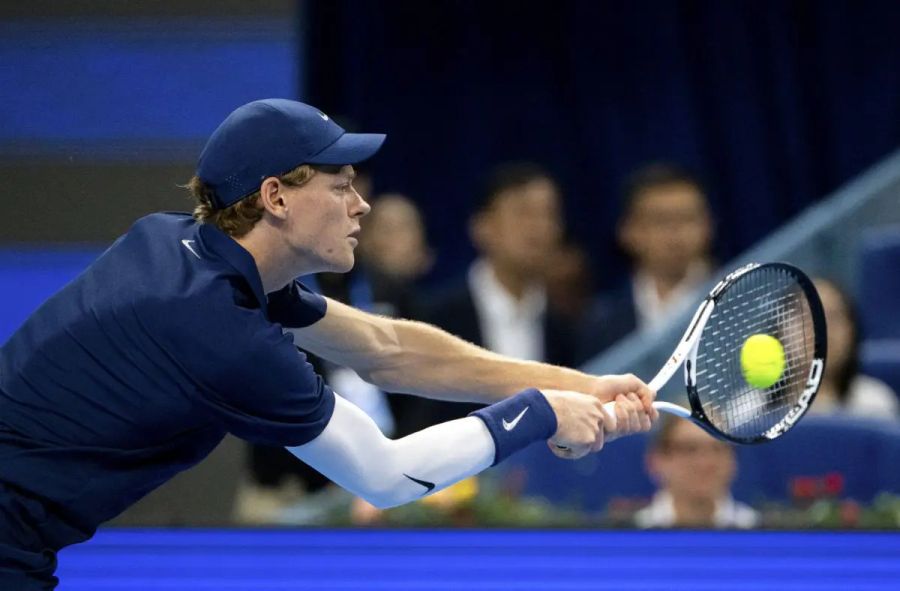 Sinner fatica ma batte Atmane e va ai quarti a Pechino Sinner fatica ma batte Atmane e va ai quarti a Pechino