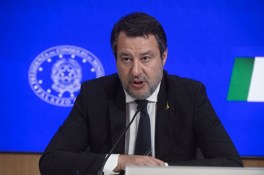 Salvini “Sull’elettrico UE continua a sbagliare. Dialogare con Putin” Salvini “Sull’elettrico UE continua a sbagliare. Dialogare con Putin”