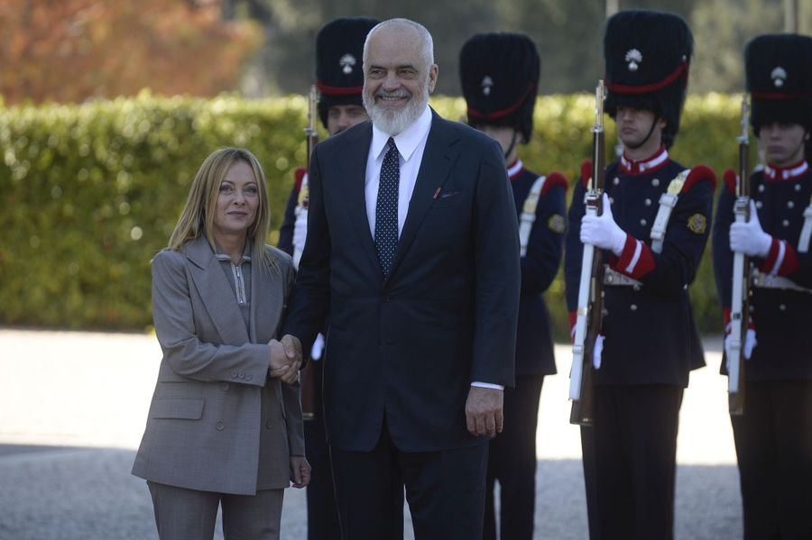 Italia-Albania, Meloni “Giornata storica per legame, avanti protocollo migranti” Italia-Albania, Meloni “Giornata storica per legame, avanti protocollo migranti”
