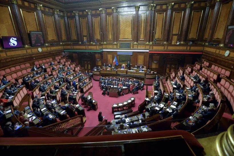 Manovra, via libera dal Senato alla fiducia sul maxiemendamento Manovra, via libera dal Senato alla fiducia sul maxiemendamento